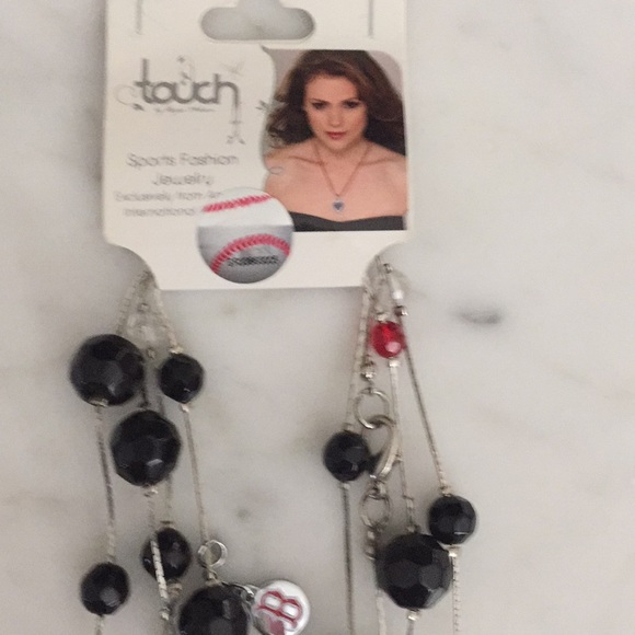 🌺 Free with purchase - AlyssaMilano RedSox 60”bead necklace - Picture 2 of 6